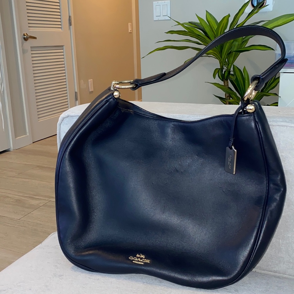 Coach Navy blue genuine leather shoulder b…